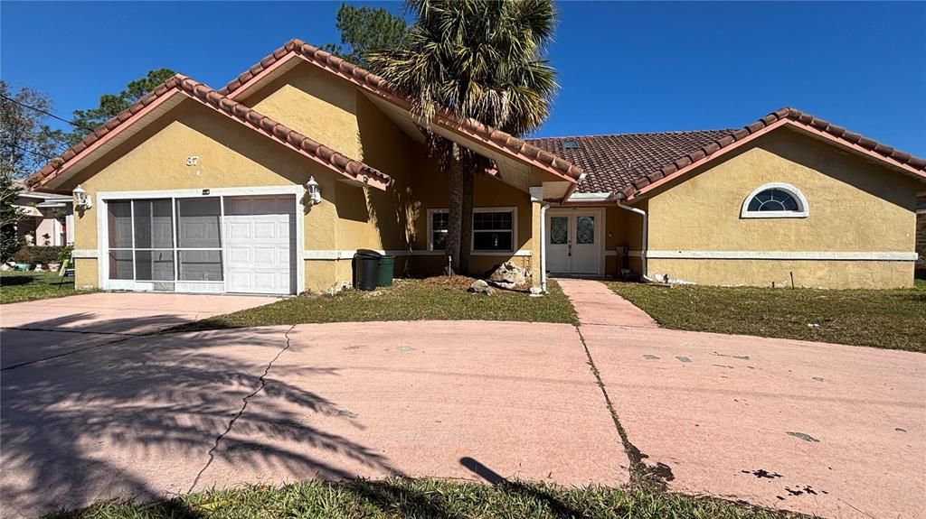 For Sale: $300,000 (4 beds, 2 baths, 2558 Square Feet)