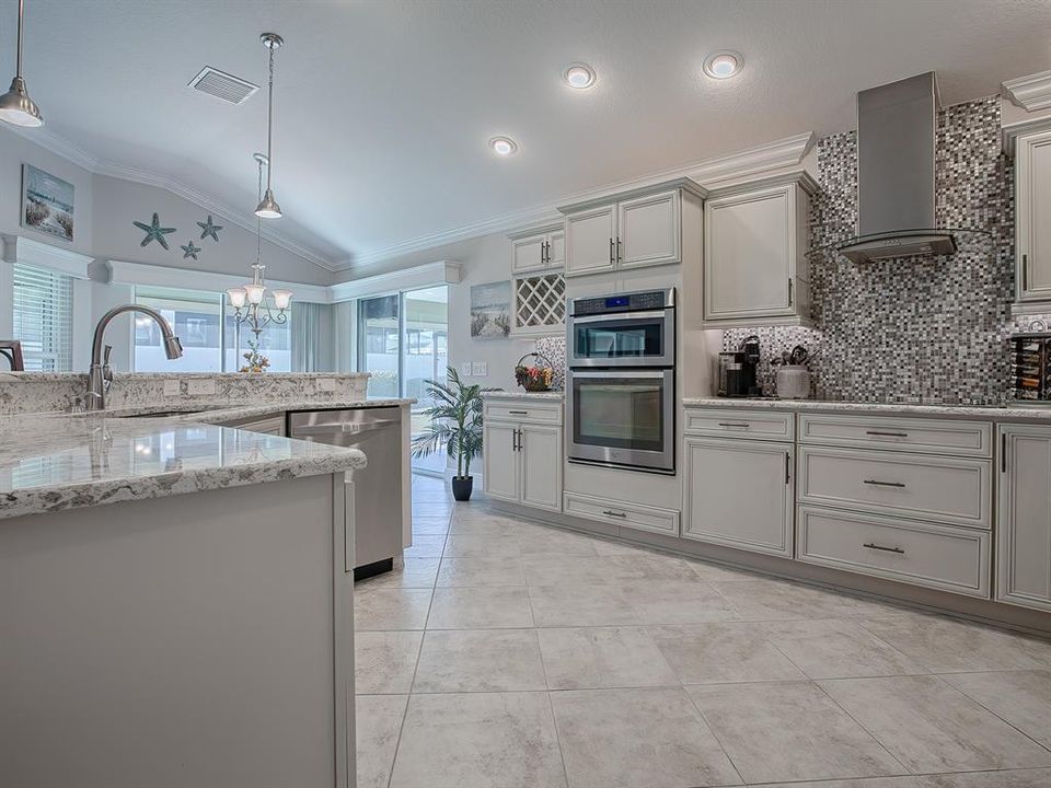 LOVELY KITCHEN WITH QUARTZ COUNTERTOPS.