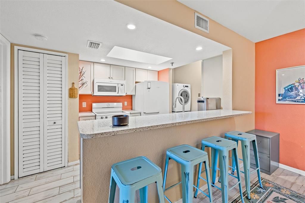 For Sale: $230,000 (2 beds, 2 baths, 1016 Square Feet)