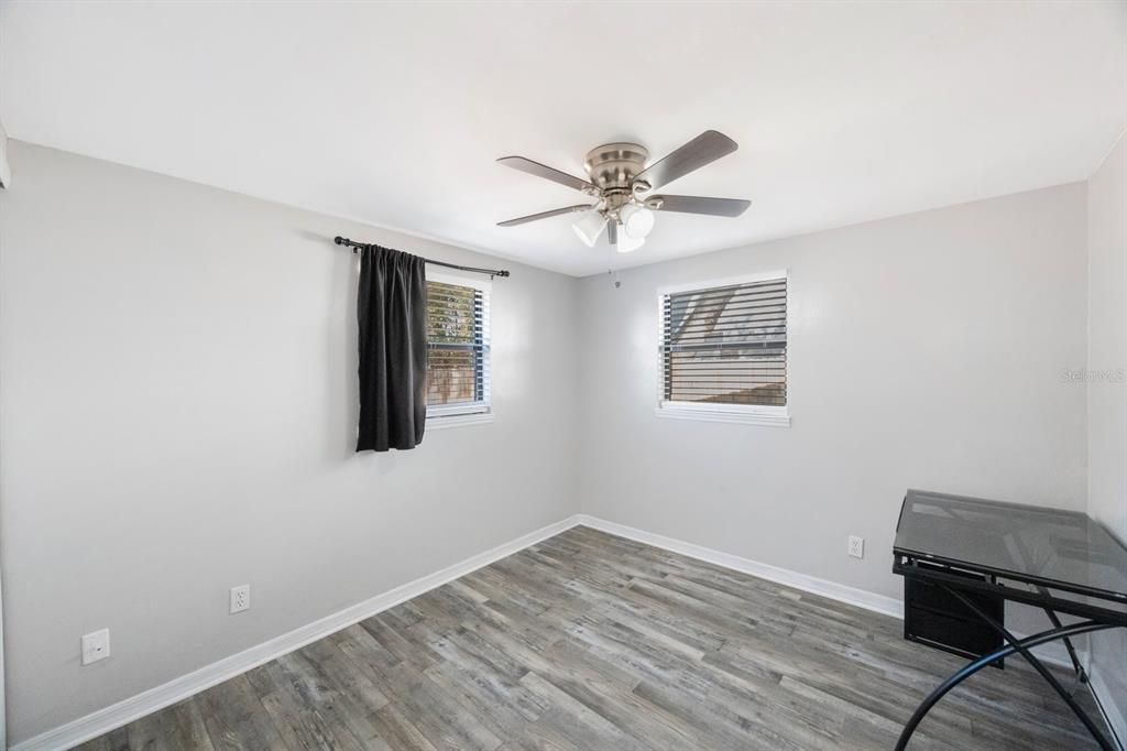 For Sale: $369,900 (3 beds, 1 baths, 938 Square Feet)