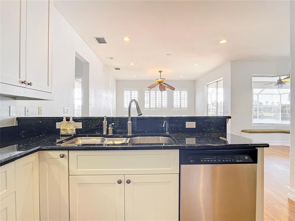 For Sale: $950,000 (5 beds, 3 baths, 3450 Square Feet)