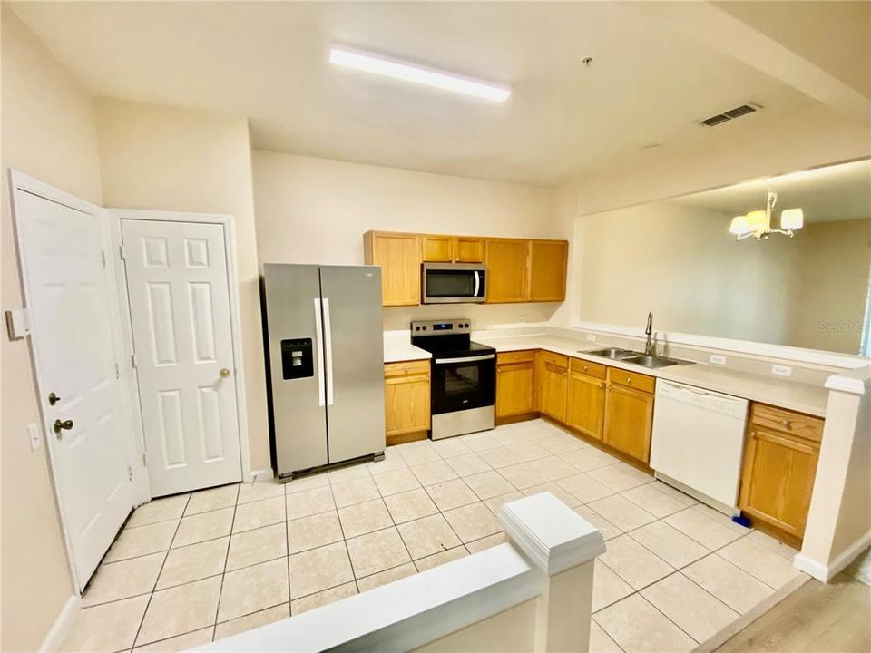 Active With Contract: $2,200 (3 beds, 2 baths, 1682 Square Feet)