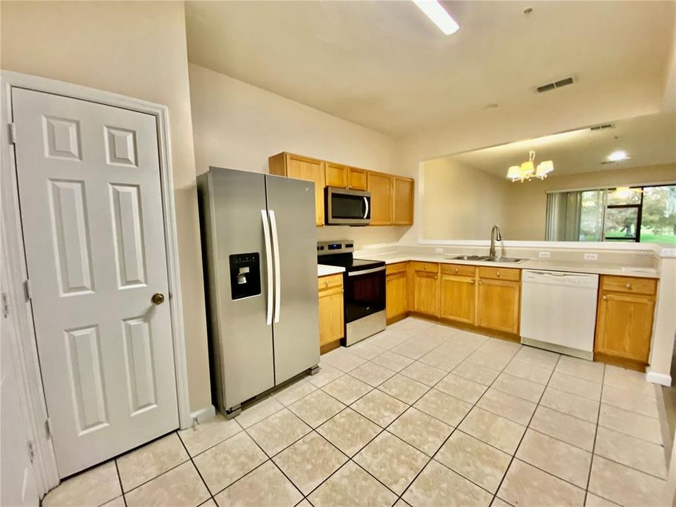 Active With Contract: $2,200 (3 beds, 2 baths, 1682 Square Feet)