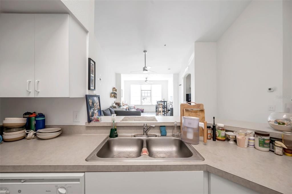 For Sale: $245,594 (1 beds, 1 baths, 949 Square Feet)