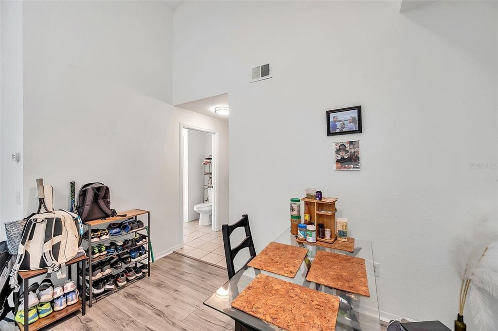 For Sale: $245,594 (1 beds, 1 baths, 949 Square Feet)