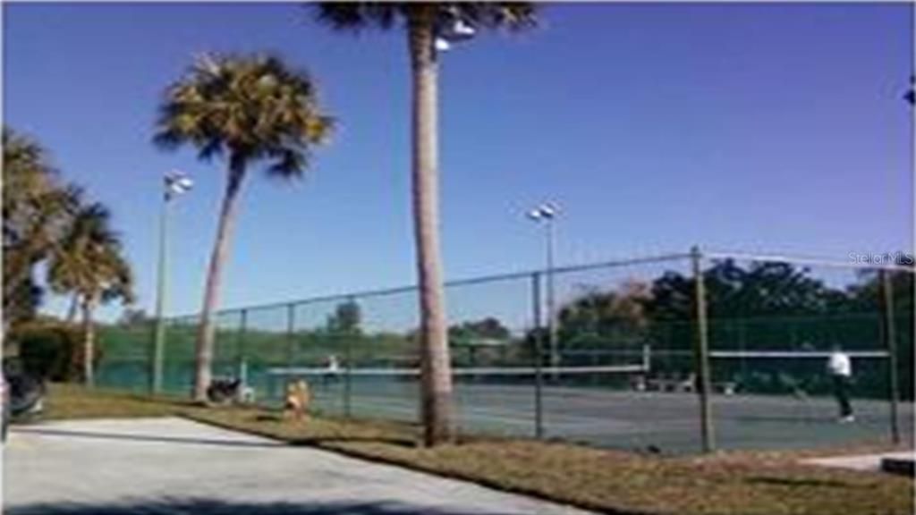 MANY TENNIS COURTS