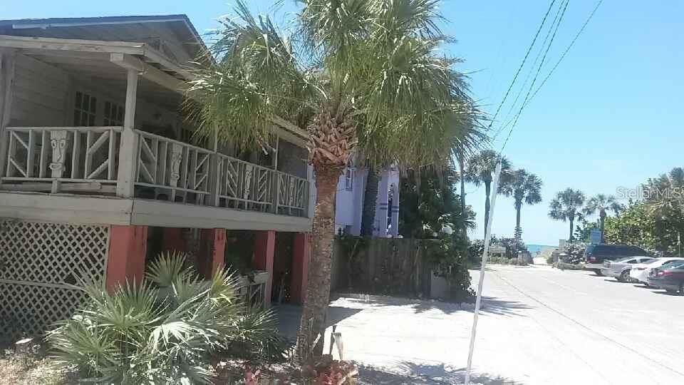 TIKI HUT west towards beach