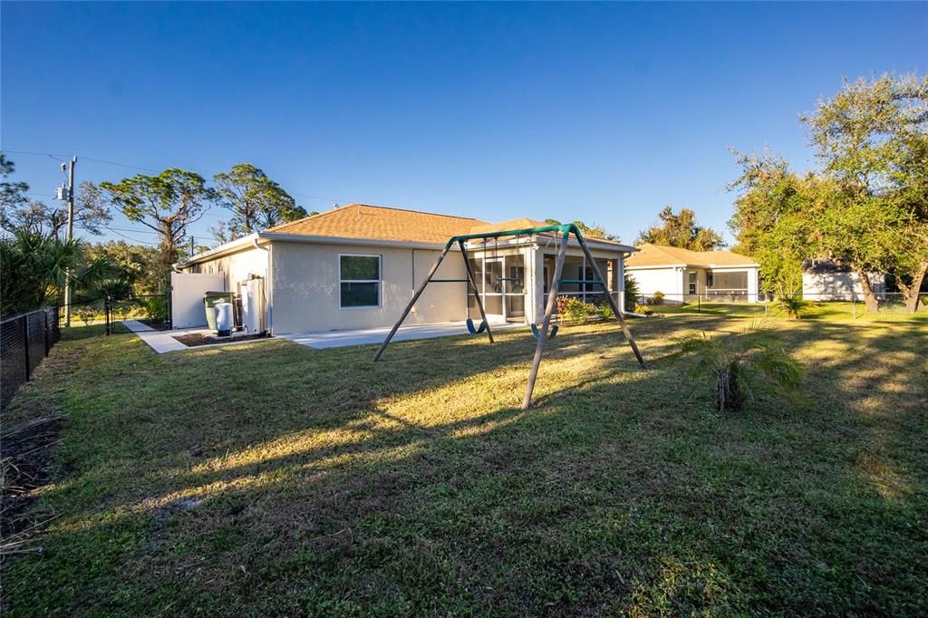 For Sale: $322,000 (3 beds, 2 baths, 1427 Square Feet)