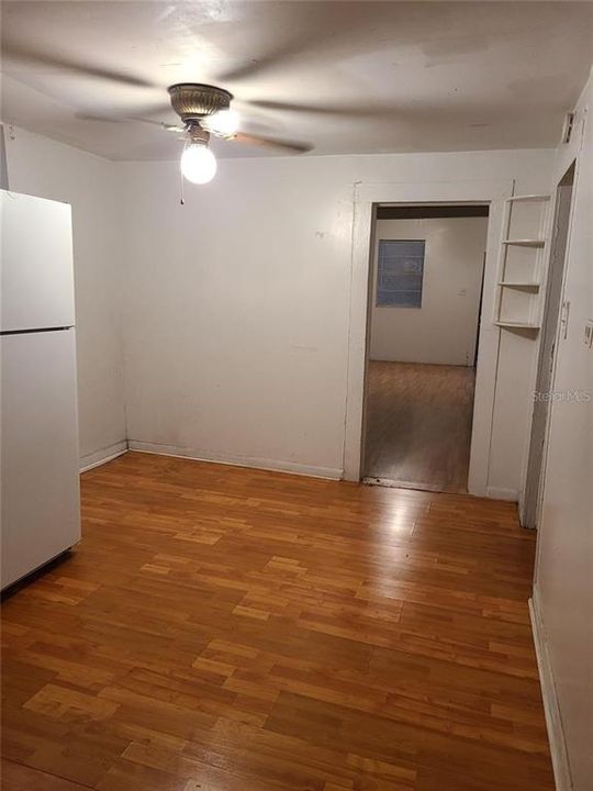 For Rent: $2,000 (3 beds, 1 baths, 966 Square Feet)