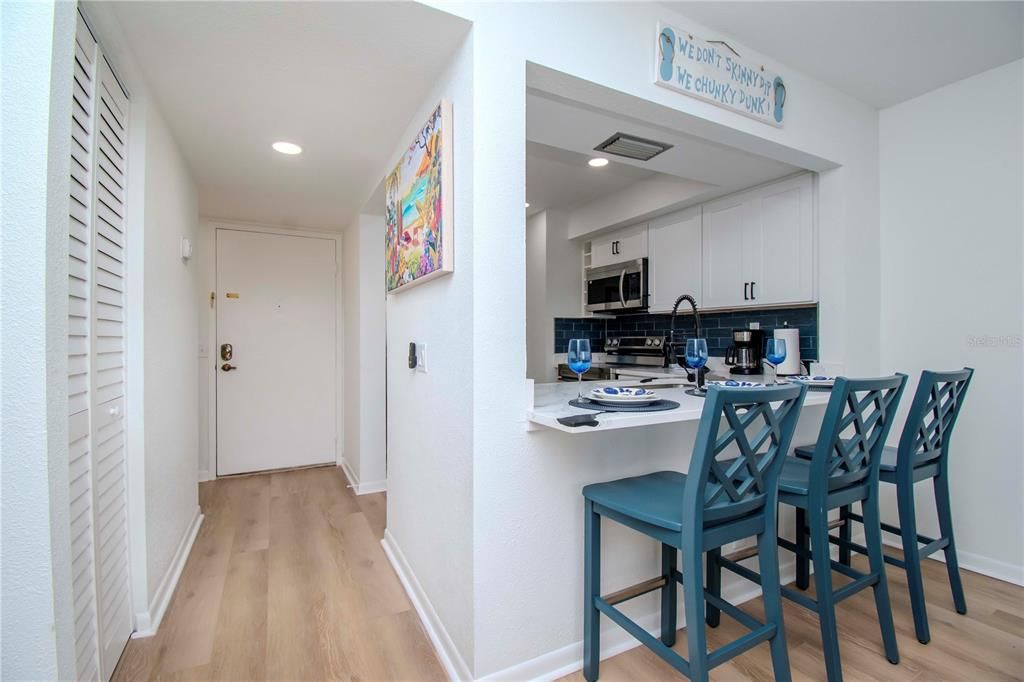 For Sale: $399,900 (1 beds, 1 baths, 780 Square Feet)