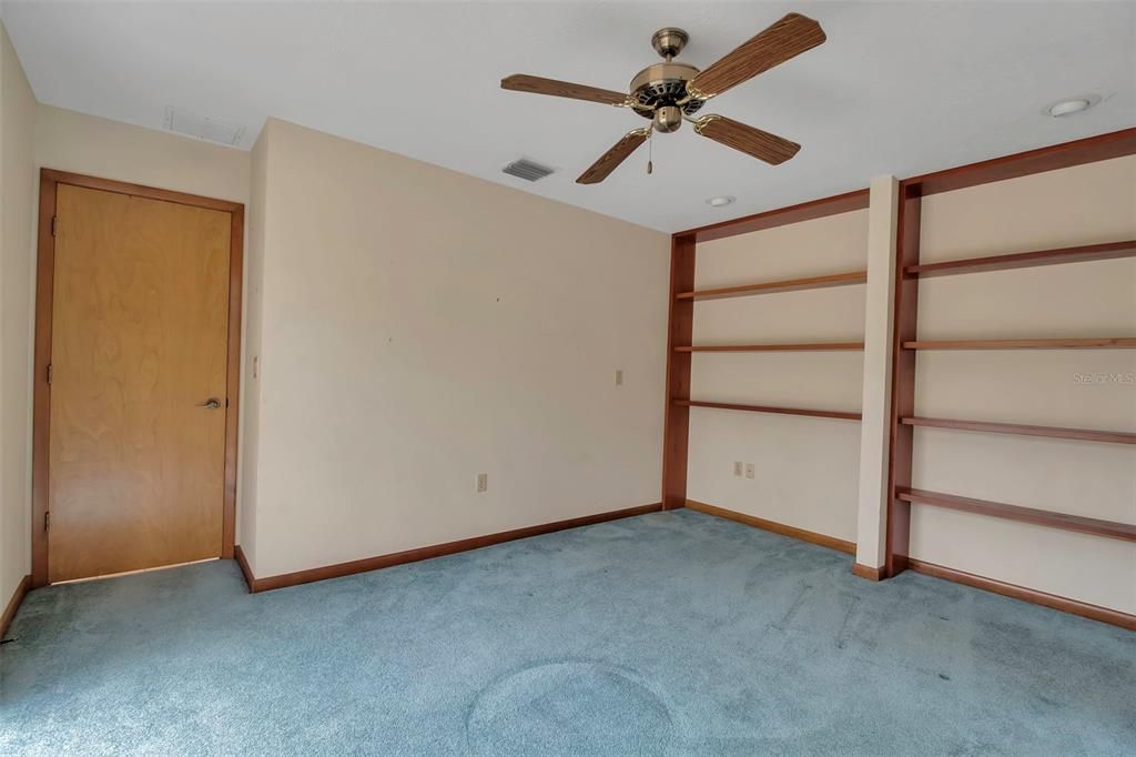 Bedroom 2 / Den