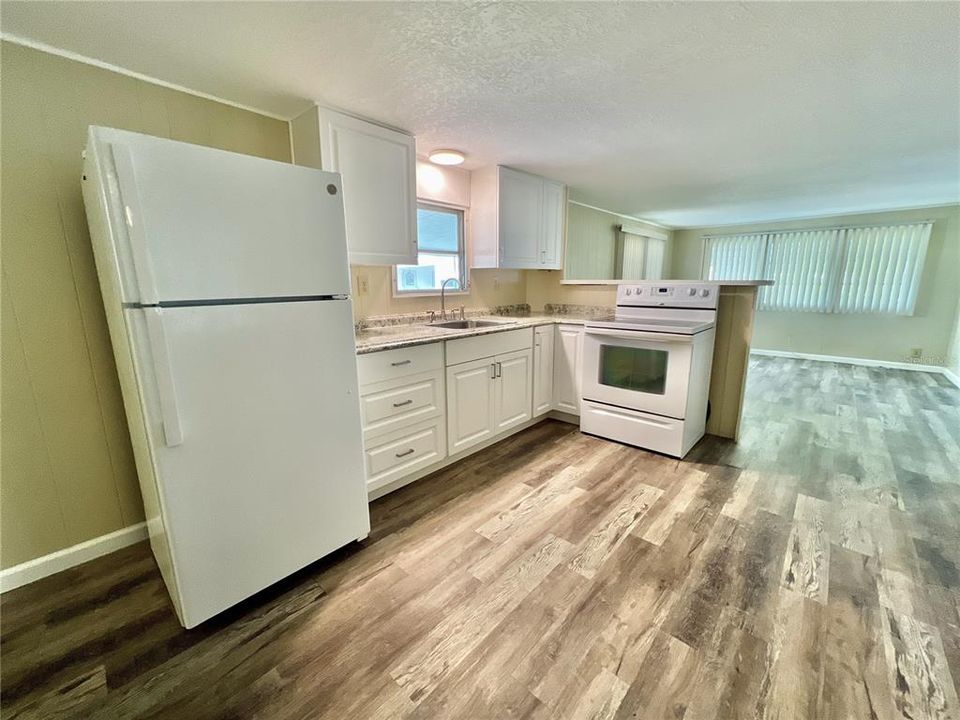 For Sale: $109,000 (2 beds, 1 baths, 672 Square Feet)