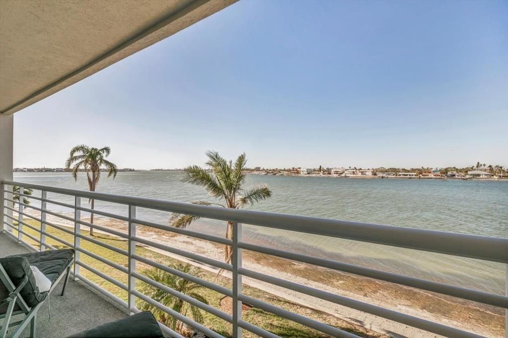 Balcony view left with Vina del Mar to the right, Tierra Verde to the left, Passagrille Channel in the center.