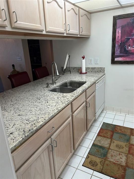 For Sale: $124,900 (1 beds, 1 baths, 974 Square Feet)