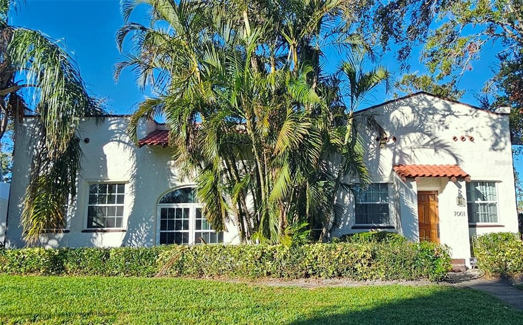 Recently Sold: $1,500,000 (3 beds, 3 baths, 2433 Square Feet)