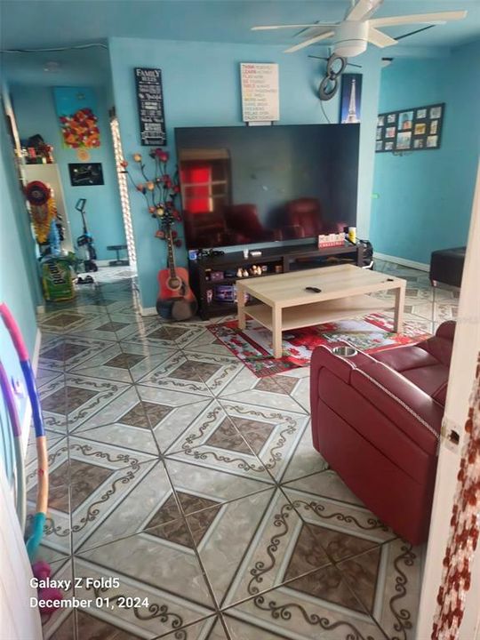 En Venta: $369,900 (5 camas, 2 baños, 1383 Pies cuadrados)