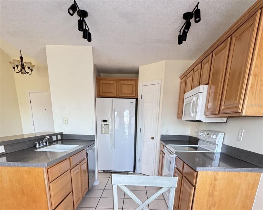 For Sale: $405,000 (4 beds, 2 baths, 1570 Square Feet)