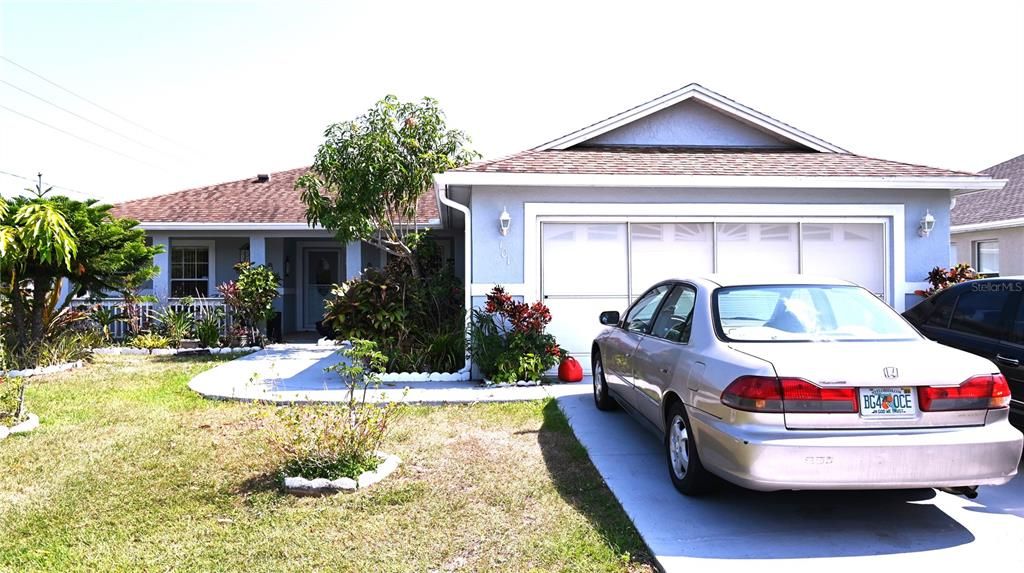 For Sale: $305,000 (3 beds, 2 baths, 1404 Square Feet)