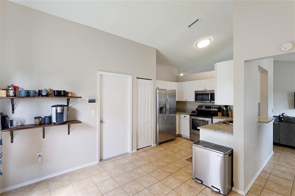 For Sale: $345,000 (3 beds, 2 baths, 1407 Square Feet)