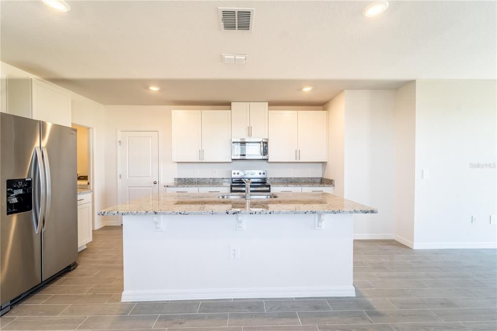 For Rent: $2,575 (4 beds, 2 baths, 2168 Square Feet)