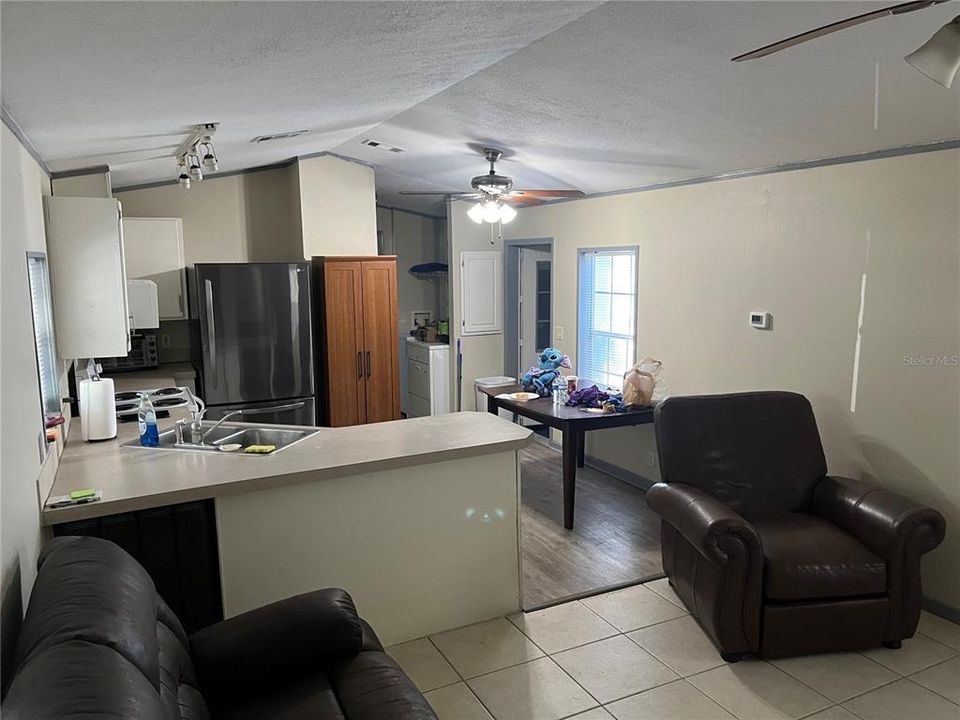 Active With Contract: $125,000 (3 beds, 2 baths, 904 Square Feet)