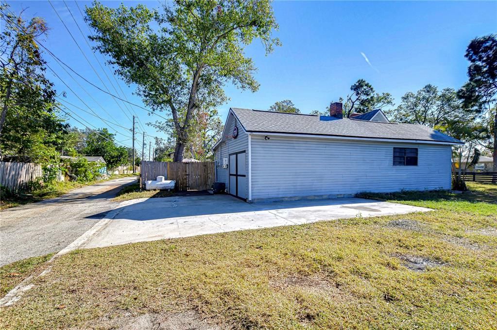 Active With Contract: $749,900 (3 beds, 2 baths, 2161 Square Feet)