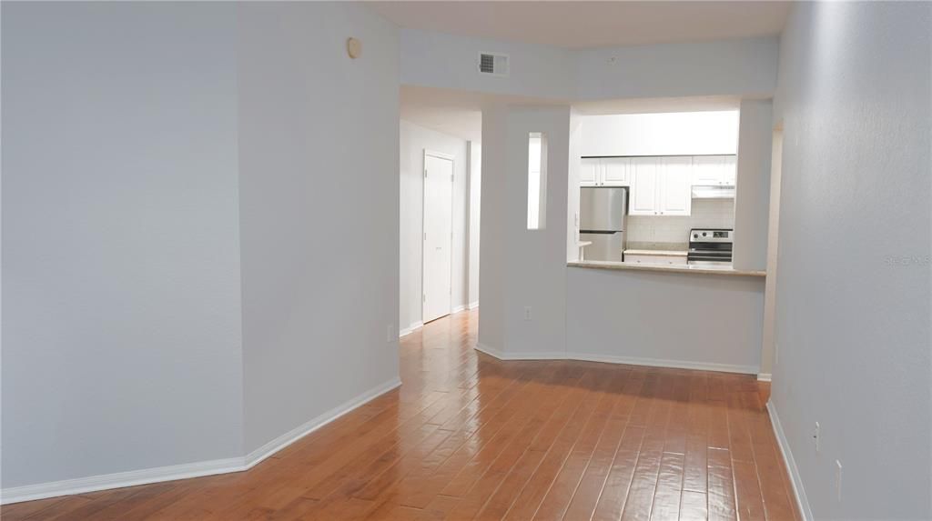 For Rent: $2,650 (2 beds, 2 baths, 1231 Square Feet)