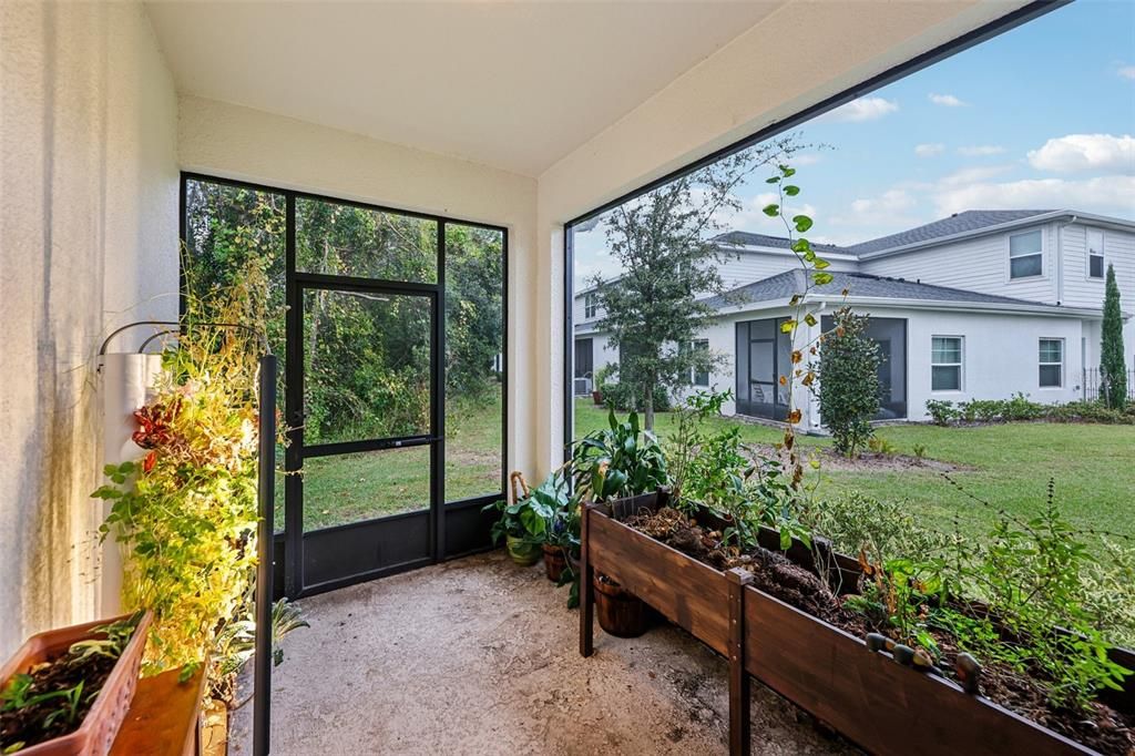 Private Screened Patio