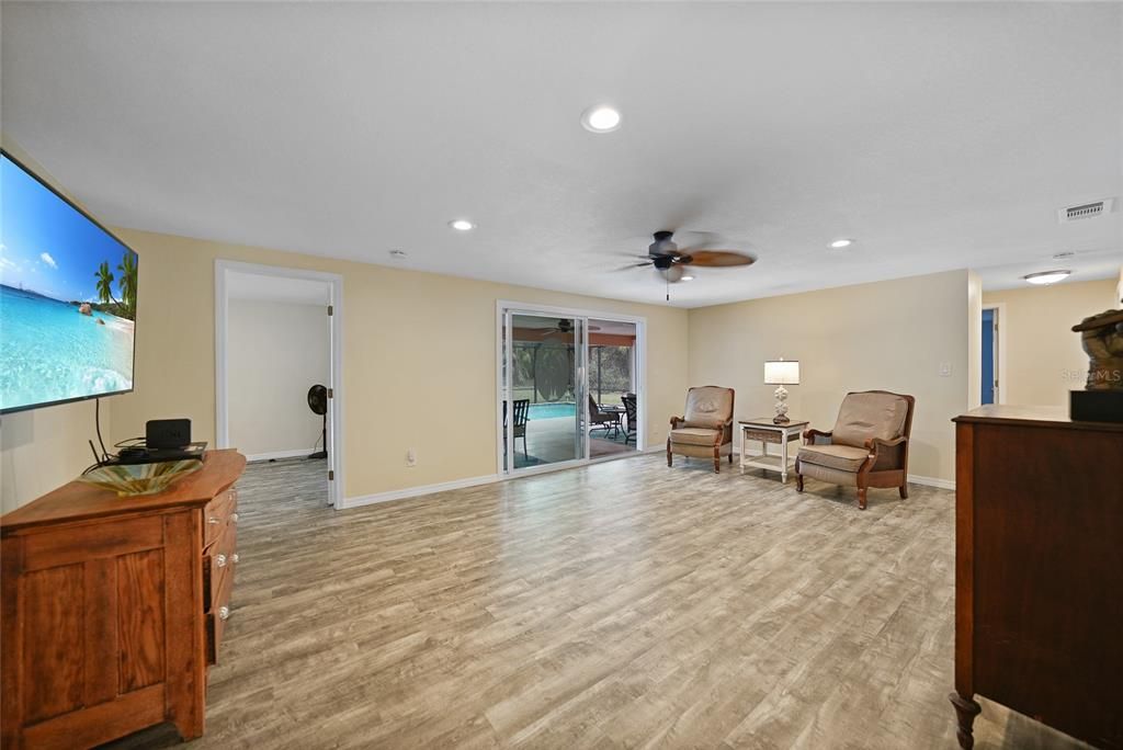 For Sale: $389,900 (3 beds, 2 baths, 1570 Square Feet)