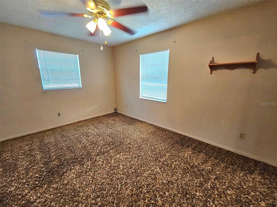 For Sale: $255,000 (2 beds, 1 baths, 936 Square Feet)