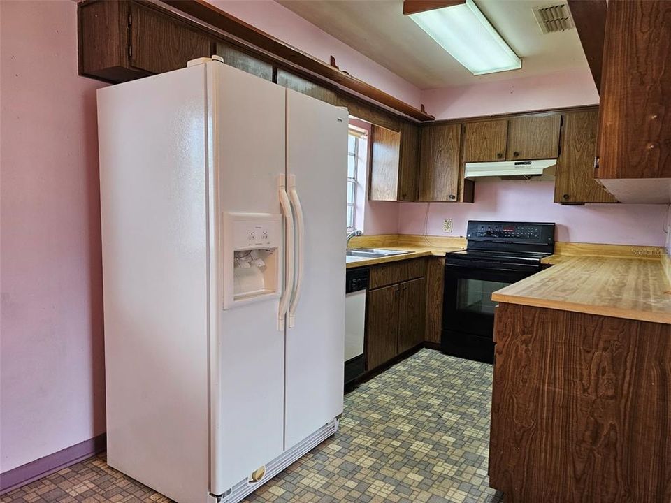 For Sale: $255,000 (2 beds, 1 baths, 936 Square Feet)