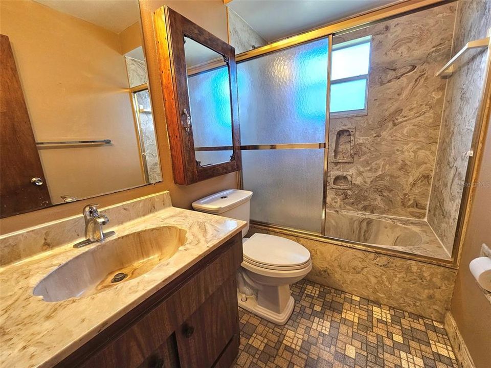 For Sale: $255,000 (2 beds, 1 baths, 936 Square Feet)