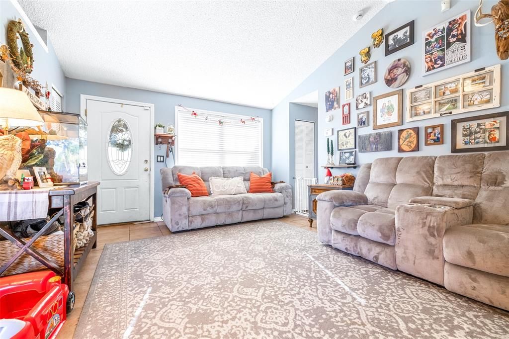 For Sale: $245,000 (2 beds, 2 baths, 1055 Square Feet)