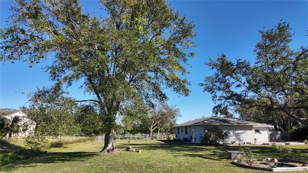 For Sale: $485,000 (3 beds, 2 baths, 1465 Square Feet)