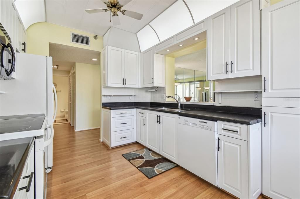 For Sale: $649,000 (2 beds, 2 baths, 1300 Square Feet)