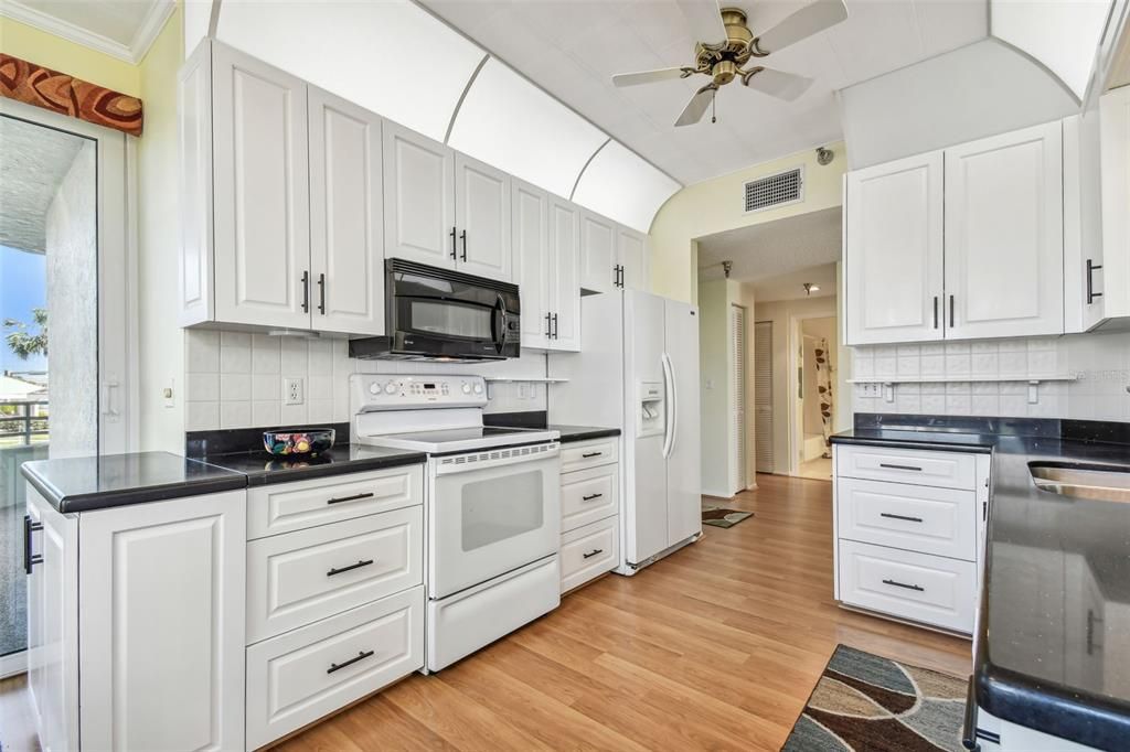 For Sale: $649,000 (2 beds, 2 baths, 1300 Square Feet)