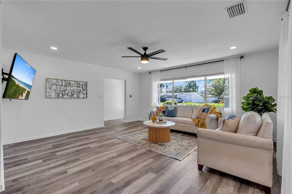 Active With Contract: $469,800 (4 beds, 2 baths, 2010 Square Feet)