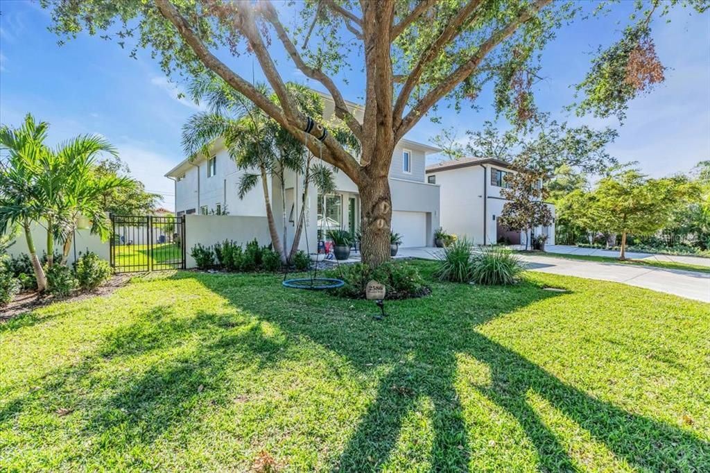 For Sale: $1,950,000 (3 beds, 4 baths, 3585 Square Feet)