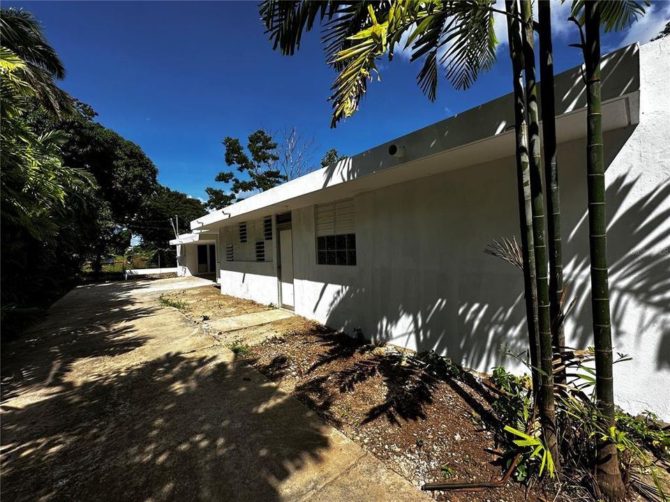 En Venta: $995,000 (6 camas, 4 baños, 3500 Pies cuadrados)