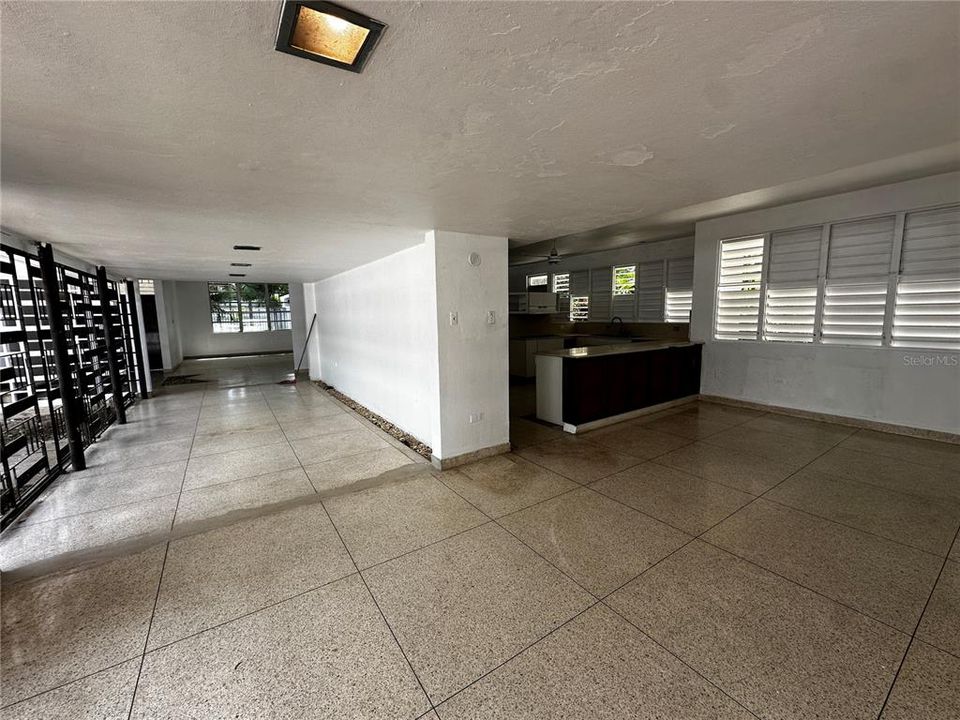 En Venta: $995,000 (6 camas, 4 baños, 3500 Pies cuadrados)