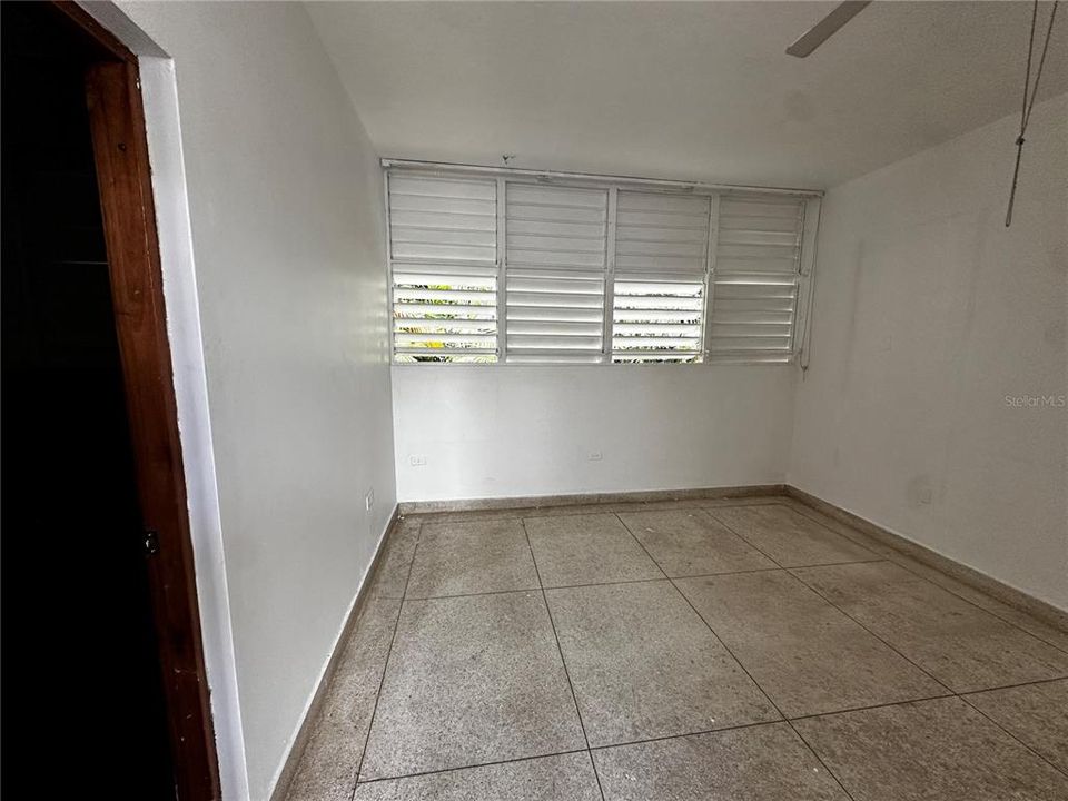 En Venta: $995,000 (6 camas, 4 baños, 3500 Pies cuadrados)