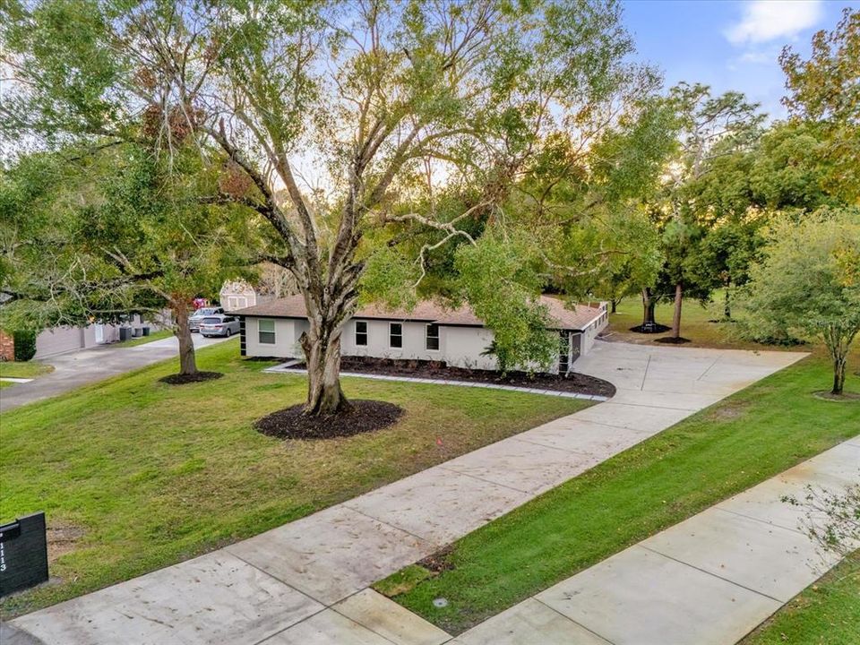 For Sale: $1,090,000 (5 beds, 3 baths, 2811 Square Feet)