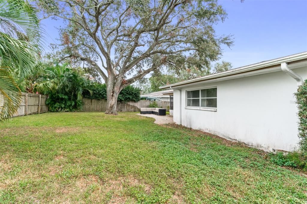 Active With Contract: $405,000 (3 beds, 2 baths, 1578 Square Feet)