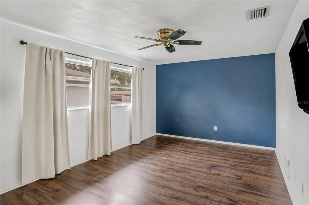 Active With Contract: $405,000 (3 beds, 2 baths, 1578 Square Feet)