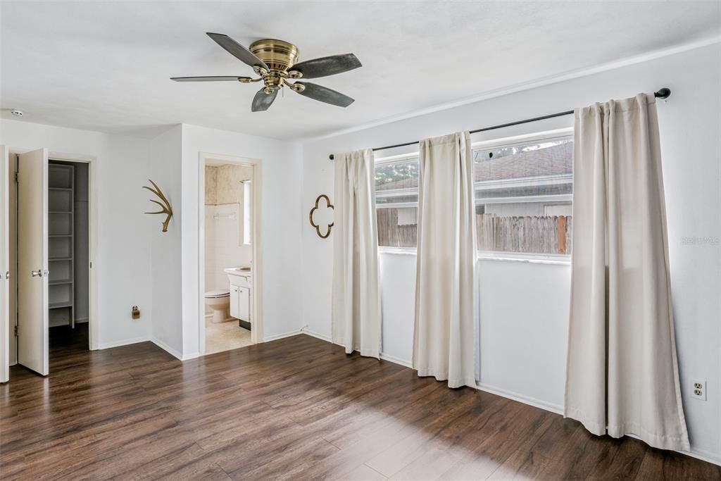 Active With Contract: $405,000 (3 beds, 2 baths, 1578 Square Feet)