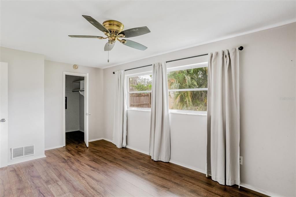 Active With Contract: $405,000 (3 beds, 2 baths, 1578 Square Feet)