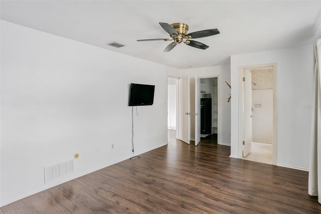 Active With Contract: $405,000 (3 beds, 2 baths, 1578 Square Feet)