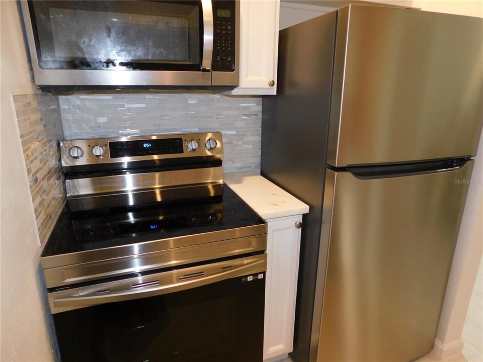 Active With Contract: $185,000 (1 beds, 1 baths, 593 Square Feet)