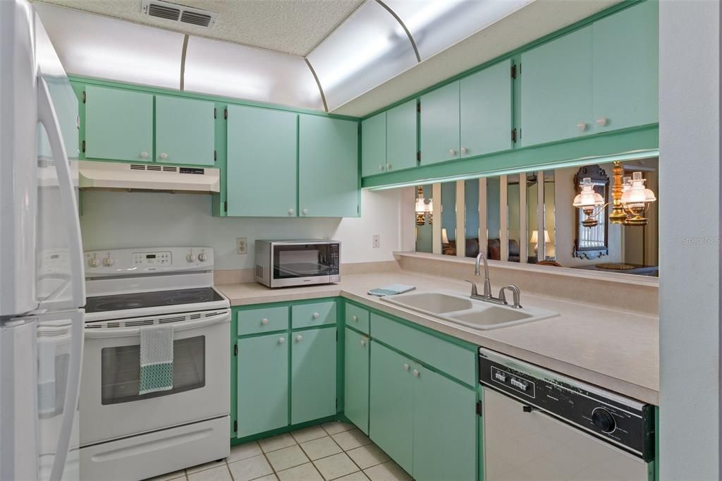 Kitchen with Breakfast Bar