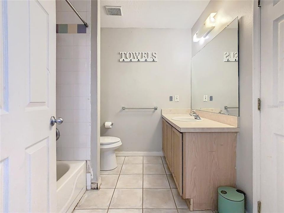 For Sale: $229,900 (2 beds, 2 baths, 1088 Square Feet)